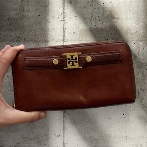 Tory Burch Leather Continental Wallet